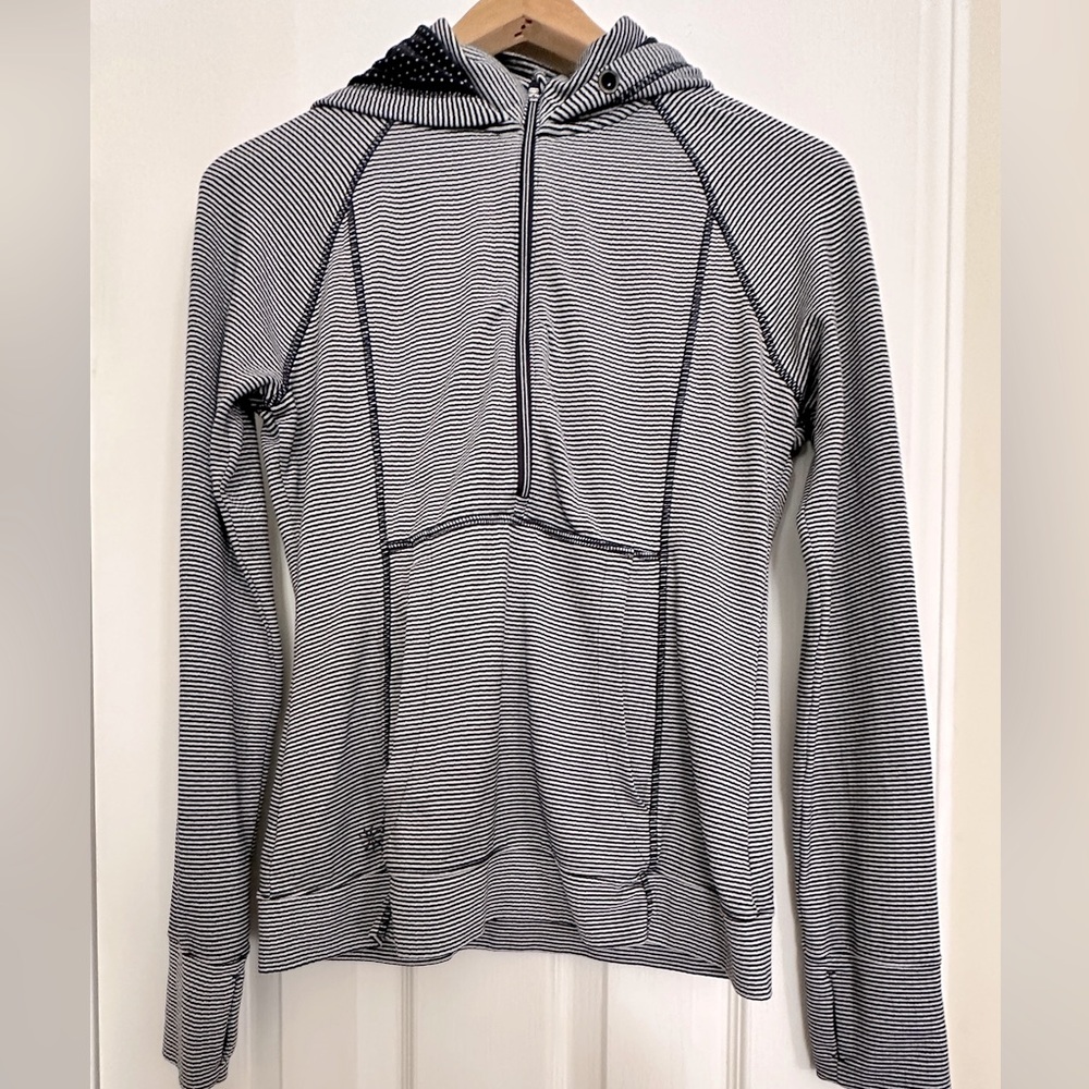 Women’s  blue and white Athleta front-half zip pullover with pocket